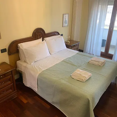 Appia Nuova Lucrezia Apartment *
